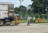 Continúan trabajos para espacio deportivo y domo escolar en el Muelle