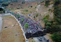 Miles de migrantes chocan contra ejercito Guatemalteco en la frontera con Honduras
