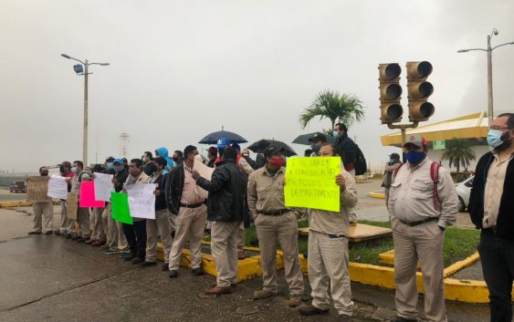 CLAMAN POR EMPLEO TRABAJADORES TRANSITORIOS DE PEMEX