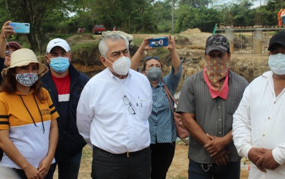 Supervisa alcalde construcción del puente La Lagunilla en Minatitlán