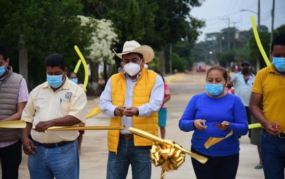 Fredy Ayala González entrega ampliación de calle Miguel Alemán