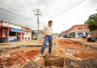 ACAYUCAN: Seguimos y seguiremos en la ruta correcta, acude Cuitláhuac Condado a supervisar trabajos en la Porfirio Díaz