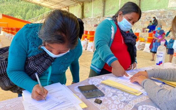 SEDARPA entrega paquetes avícolas a mujeres, para mejorar la alimentación rural