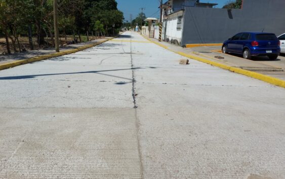 Avanza Ayuntamiento en pavimentación de calle Lerdo del centro.