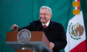 AMLO formaliza cambio de titular en la SEP; Delfina Gómez asume el cargo