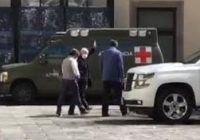 Captan en video a AMLO en patio de Palacio Nacional; porta cubrebocas