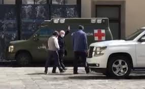 Captan en video a AMLO en patio de Palacio Nacional; porta cubrebocas