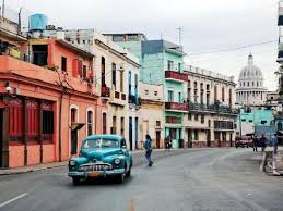 Cuba ofrece vacunar contra COVID a todos los turistas que visiten la isla