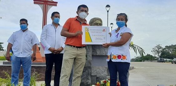 Autoridades municipales reconocen a destacadas mujeres sayuleñas