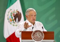 Reitera AMLO promesas de parques industriales y plazas para transitorios de Pemex