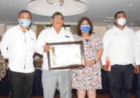 Otorgan Doctorado Honoris Causa al líder Nino Bazxi Mata