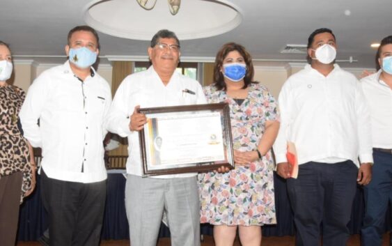 Otorgan Doctorado Honoris Causa al líder Nino Bazxi Mata