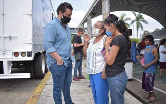 Lleva Ayuntamiento de Cosoloeacaque brigada médica a la colonia Díaz Ordaz