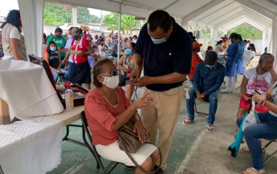 Extiende ayuntamiento de Cosoleacaque brigada médica en San Pedro Mártir