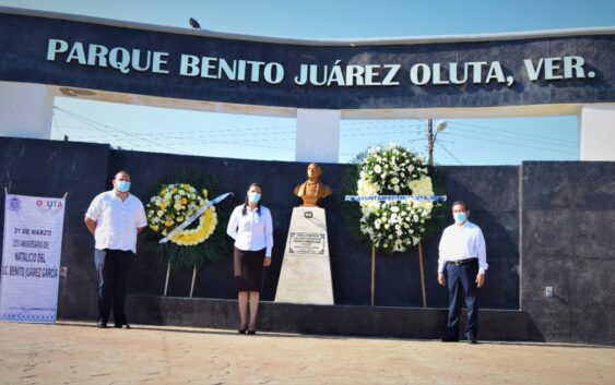 Con acto cívico en Oluta conmemoran el 215 aniversario del Natalicio de Benito Juárez