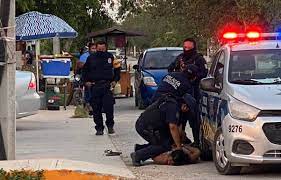 Ejercen acción penal por feminicidio contra 4 policías por muerte de mujer en Tulum