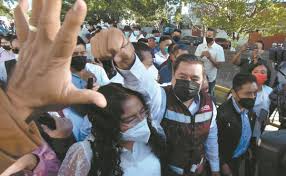 Tras protestas del 8M, Salgado arrasa en encuesta de Morena