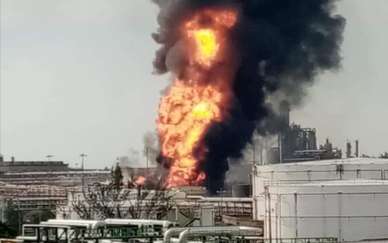 Arde refinería; controlan incendio