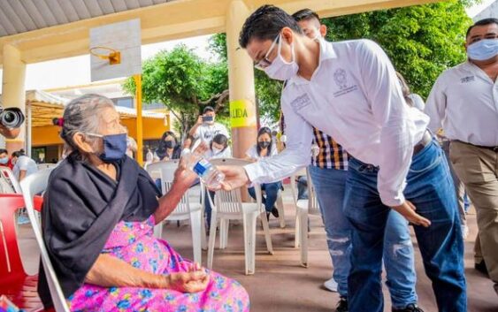 En Acayucan ha dado inicio la vacunación contra el COVID-19 para los adultos mayores de 60 años de todo el municipio