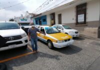 Exigen taxistas aparición con vida de ruletero en Córdoba
