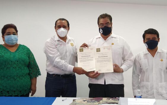 Entregan reconocimientos al Director del Instituto Tecnológico Regional de Veracruz Dr. Marco Antonio Salgado Cervantes, por los LXIV Aniversario de su fundación.”