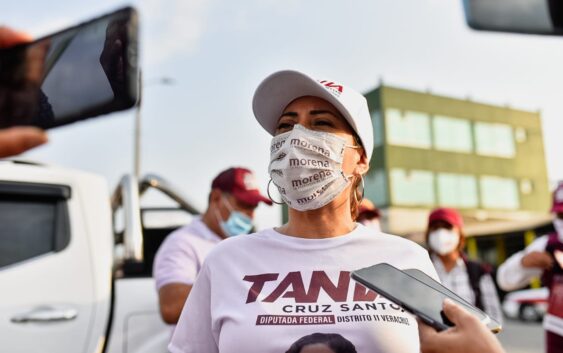 El malecón costero se pinta de guinda con MORENA y Tania Cruz Santos.