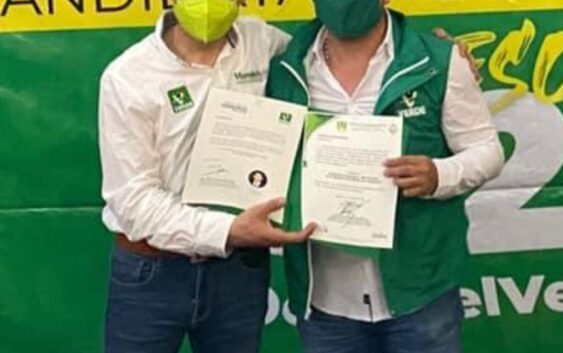 Marcos Isleño recibió constancia como candidato a la alcaldía de Medellín
