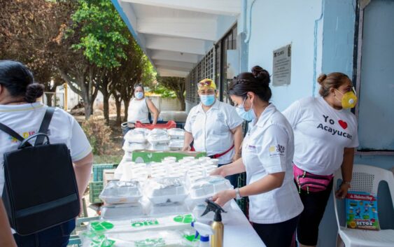 Atienden a personal del sector salud que aplica vacunas en Acayucan