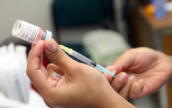 Llama IMSS a padres de familia a llevar a sus hijos para vacunarlos contra sarampión, Rubéola, y Parotiditis
