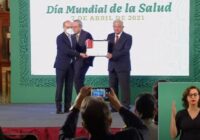 AMLO entrega premios al mérito 2021 a trabajadores de la salud