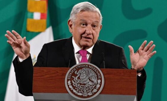 Un atentado a la democracia, el retiro de candidaturas a Salgado y Morón: AMLO