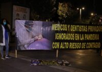 Médicos del sector privado protestan frente a Palacio Nacional; exigen ser vacunados contra Covid