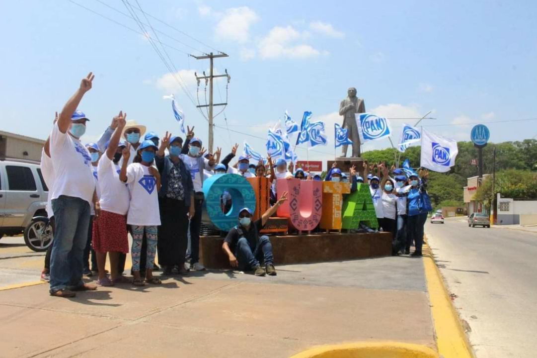 La colonia Juan Blanco refrenda apoyo a la maestra Licha en Oluta
