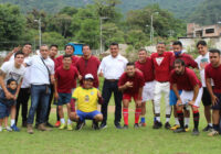 A través de un partido de fútbol, promueve Ricardo Pérez García el deporte en Tenango