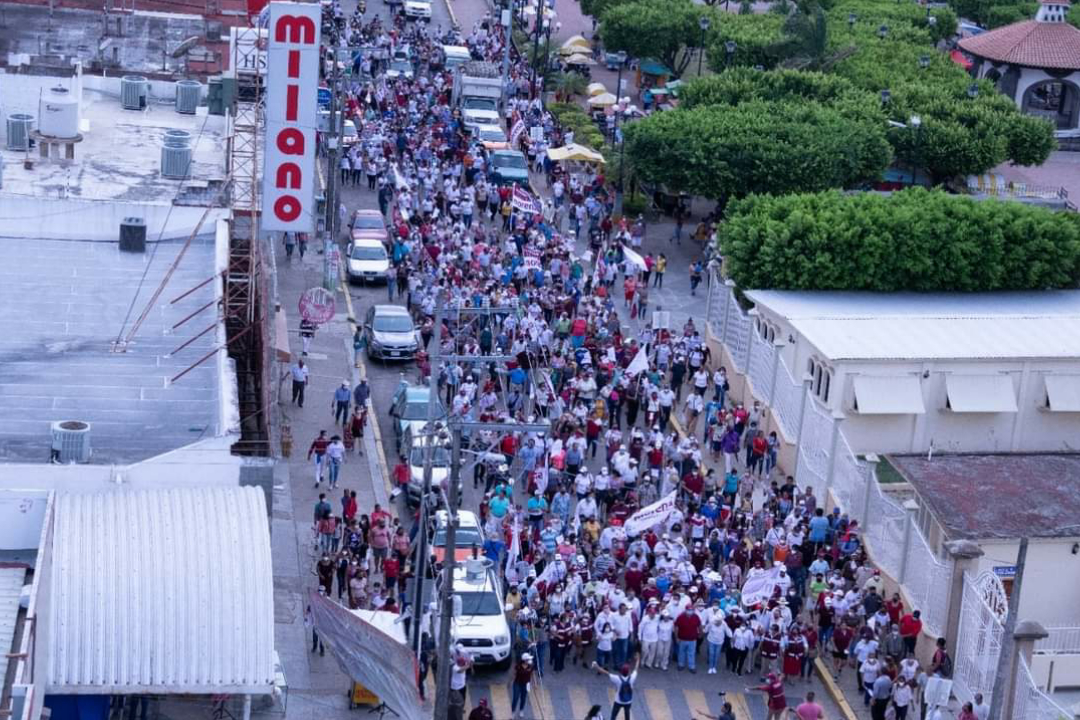 La sociedad civil salió a las calles y manifestó su apoyo incondicional a la candidata Deisy Juan Antonio