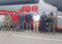 Resguarda SSP a 13 migrantes; detiene a una mujer por presunto tráfico de personas, en Agua Dulce y Las Choapas