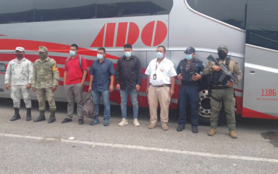 Resguarda SSP a 13 migrantes; detiene a una mujer por presunto tráfico de personas, en Agua Dulce y Las Choapas