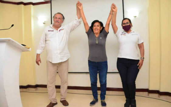 Declina candidata del PES a favor de Ricardo Exsome en Veracruz.