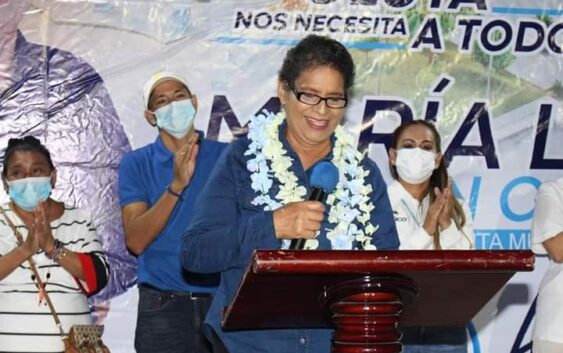 Dan bienvenida  a María Luisa Duncan Cabrera en el barrio primero de Oluta