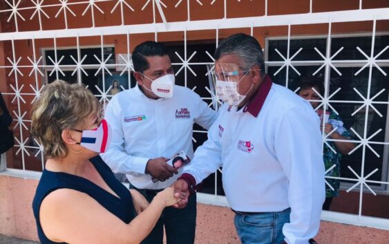 Héctor Rodríguez, se compromete dotar de uniformes a estudiantes