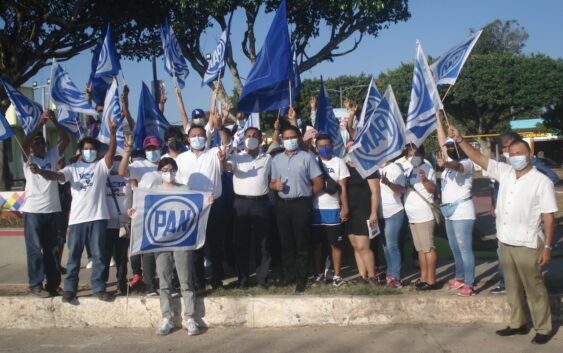 Fernando Carmona Mendoza se sube a la campaña de Mario Cambranis Torres