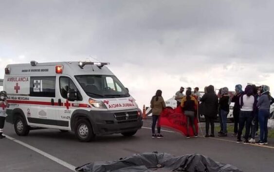 Mueren dos estudiantes de la normal de Teteles: intentaron saquear un camión refresquero