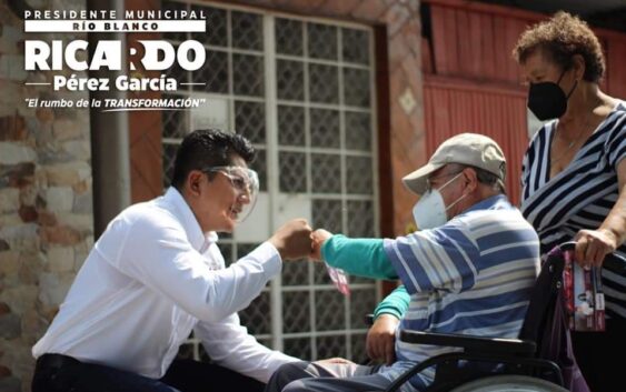 Visita Ricardo Pérez García colonia Ricardo Flores Magón en Río Blanco