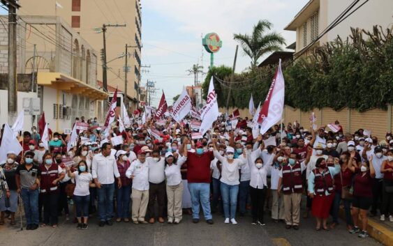 Personas otorgan su apoyo incondicional para la candidata Deisy Juan Antonio