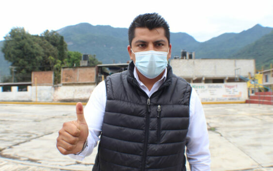 Ricardo Pérez asiste a votar