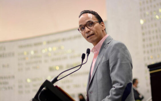 Propone diputado permitir en la entidad las peleas de gallos