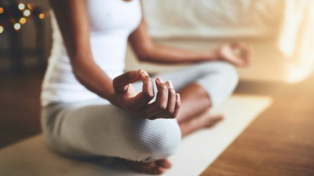 Inician clases de Yoga “Siente tu Cuerpo” en el Teatro del Pueblo