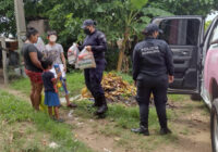 Entrega Policía Estatal útiles y despensa al pequeño Tadeo
