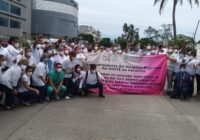 Trabajadores del ISSSTE en Veracruz marchan ante falta de climas