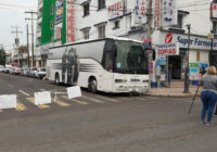 Caracoles prestan autobus a madres del Hospital Infantil